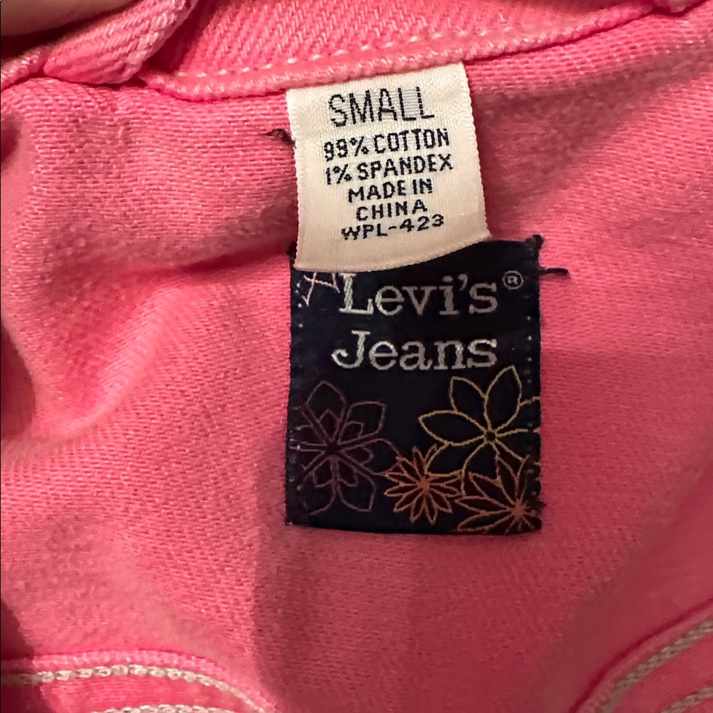EUC Levi’s cropped denim distressed trucker’s jacket - Picture 4 of 11